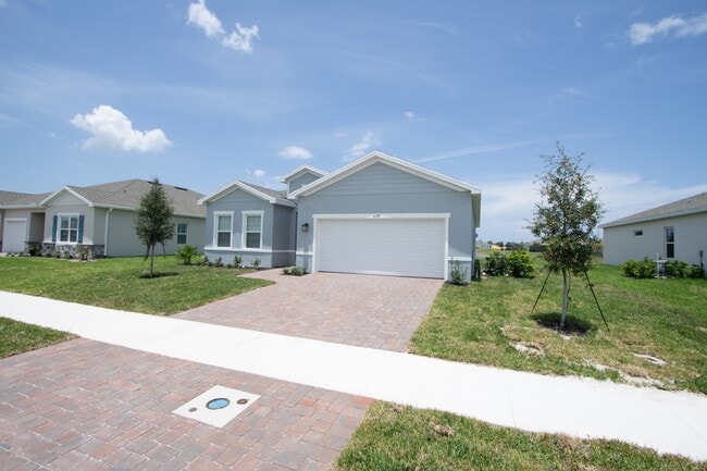 Building Photo - 4389 Lago Cir