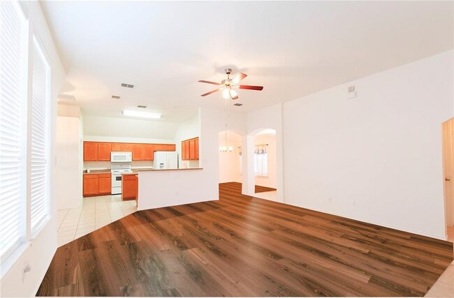 Building Photo - 234 Silvercreek Dr