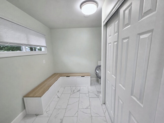 Building Photo - 2514 Ingleside Dr