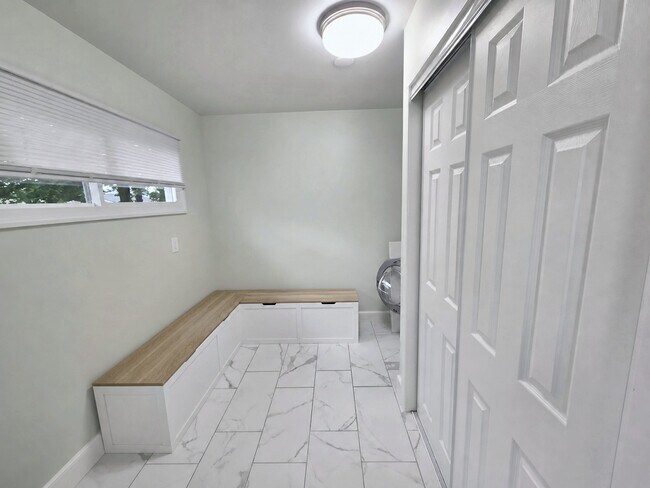 Foto del edificio - 2514 Ingleside Dr