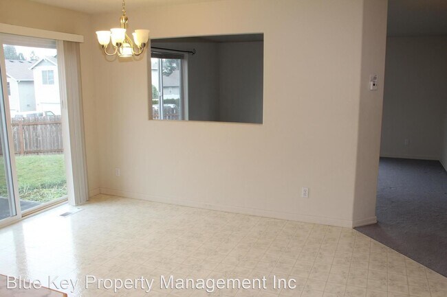 Building Photo - 3 br, 2.5 bath House - 2512 NE 96th Street