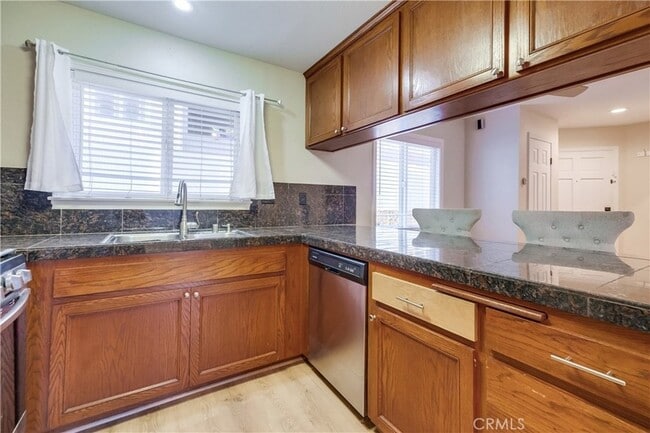 Building Photo - 2756 Gramercy Ave