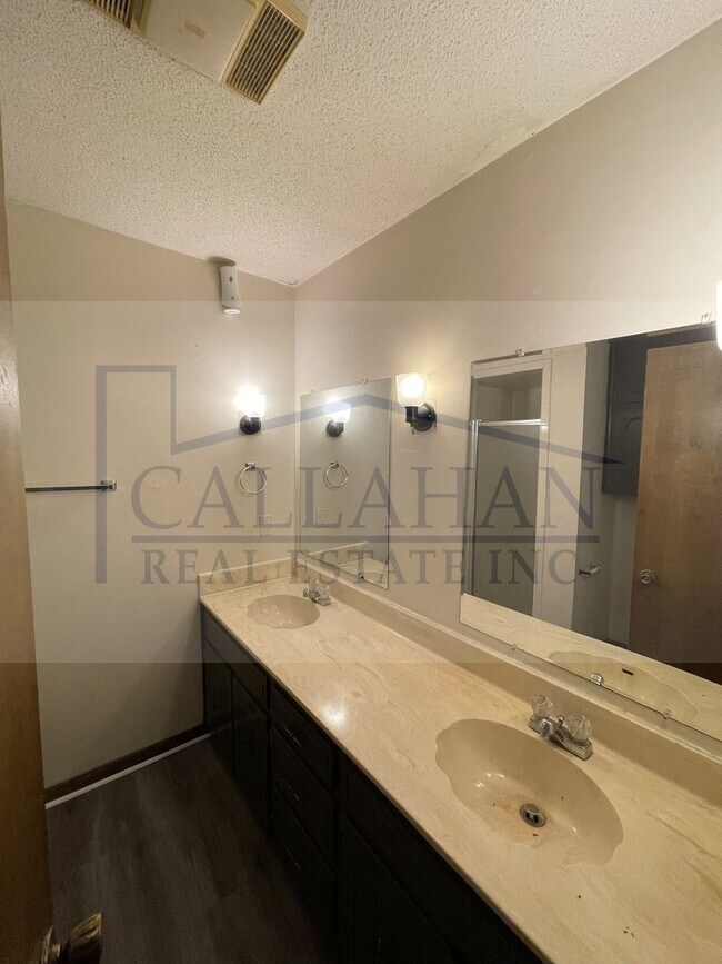 Building Photo - Sherwood 3 bedroom 2 bath