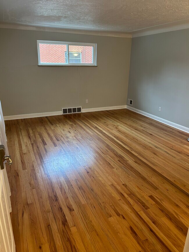Living Room - 1877 Memorial Pky