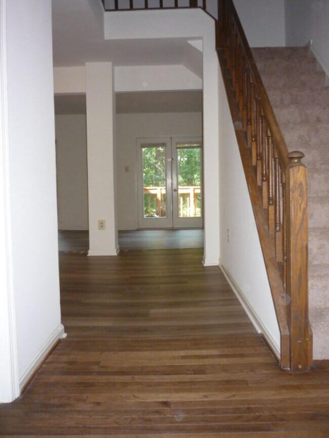 Foto del edificio - Spacious And Sun-Filled 3 Bedroom 2.5 Bath...