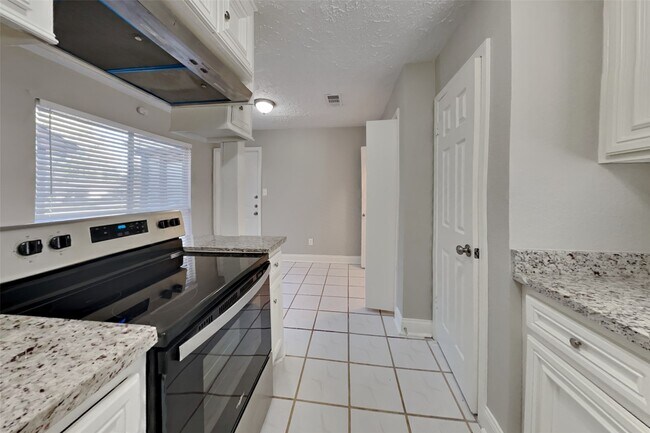 Foto del edificio - 12706 Pantano Drive