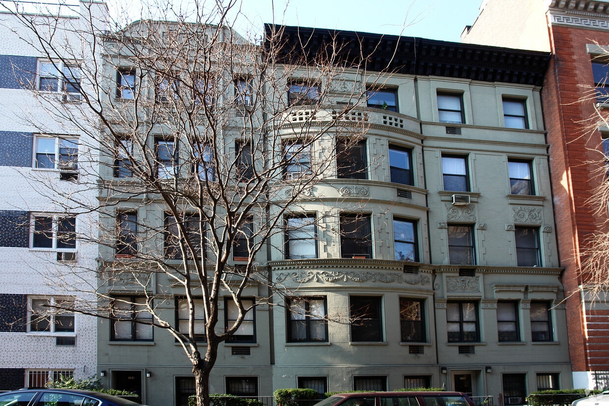 Building Photo - 156 W 74th St
