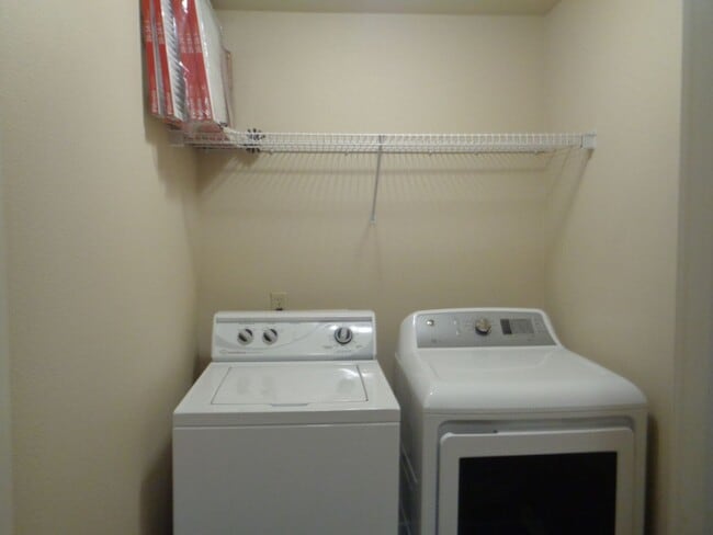 Foto del edificio - Must See 3 Bedroom Home with Fenced Yard!