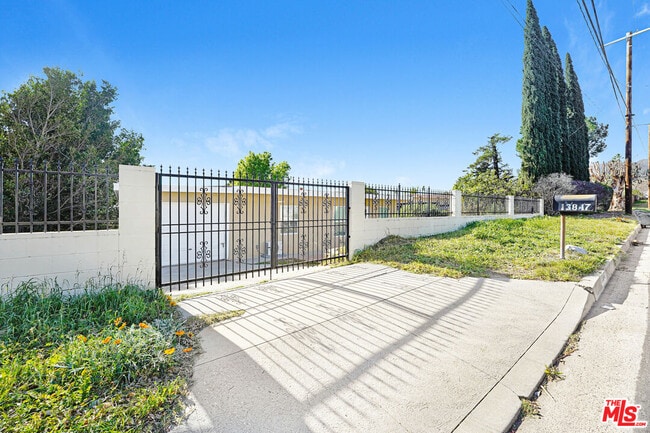 Foto del edificio - 13847 Aults Ave