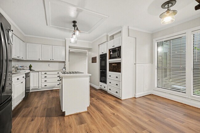 Building Photo - 18242 Lakeside Ln