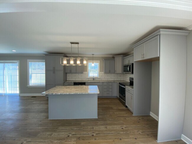 Building Photo - 189 Summerlyn Dr