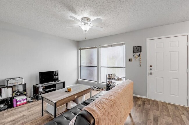 Foto del edificio - 3115 Helms St