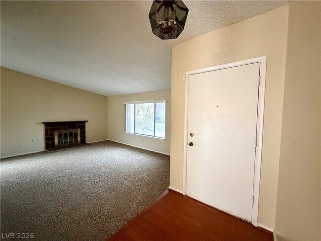 Building Photo - 1560 Elaine Dr