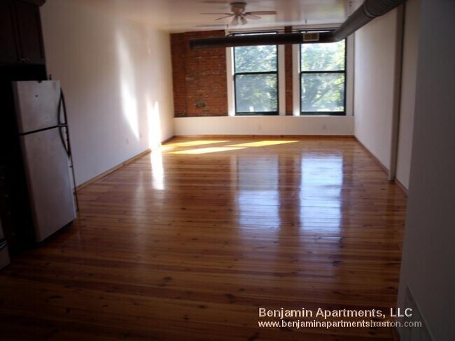Foto del edificio - 600 Columbia Rd