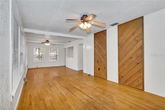Building Photo - 7420 Bay Dr