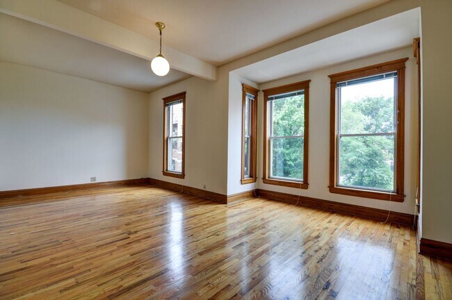Building Photo - 2748 N Lincoln Ave