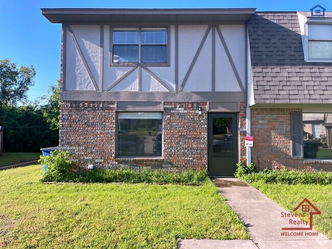 Building Photo - 2614 Martin Ln