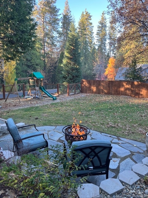 Foto del edificio - 22689 Cedar Pines Ave