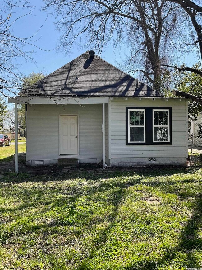 Foto del edificio - 1223 W 10th St