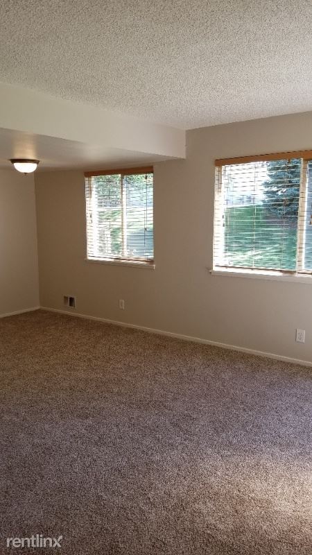Building Photo - 2 br, 1.5 bath Townhome - 9005 E Lehigh Ave