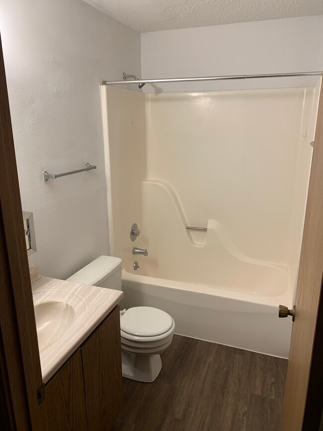 Bathroom - 400 N Hesperia St