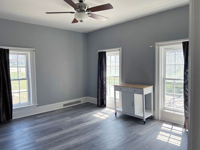 Comedor - 412 W Call St
