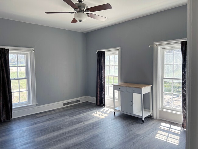 Dining Room - 412 W Call St