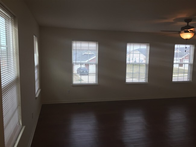 Building Photo - 158 Vineland Pkwy Dr