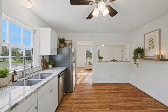 Building Photo - 300 Marlin Dr