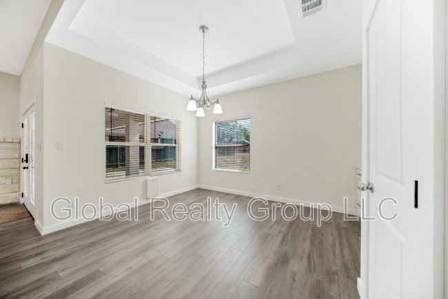 Building Photo - 2675 Fairwood Dr