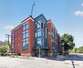 Building Photo - 626 N Graham St