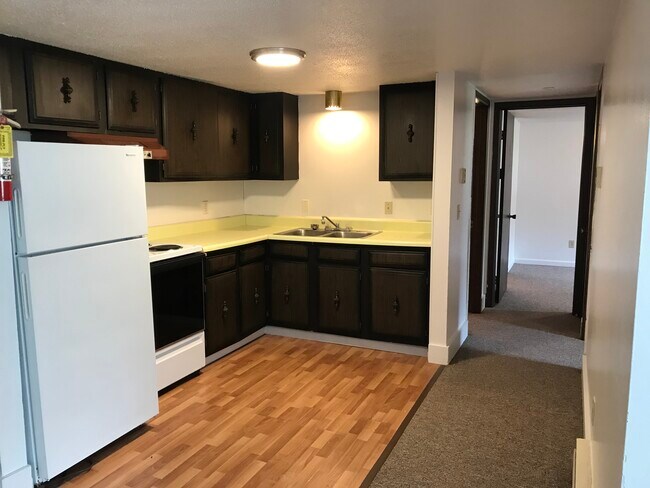 Building Photo - 105 Green Oaks Dr
