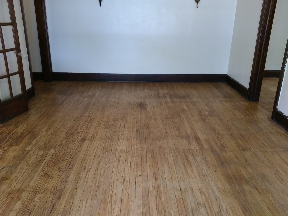 Primary Photo - 1416 E State St