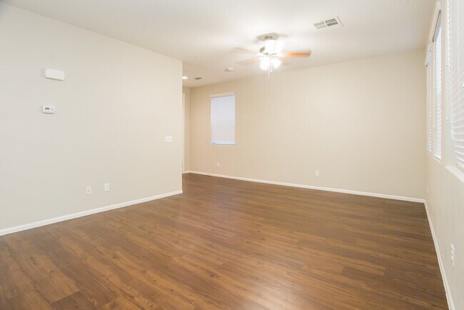Foto del edificio - 10232 Ruggles Mansion Ave
