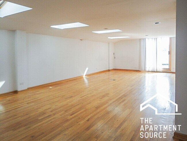 Foto del edificio - 2717 N Wayne Ave