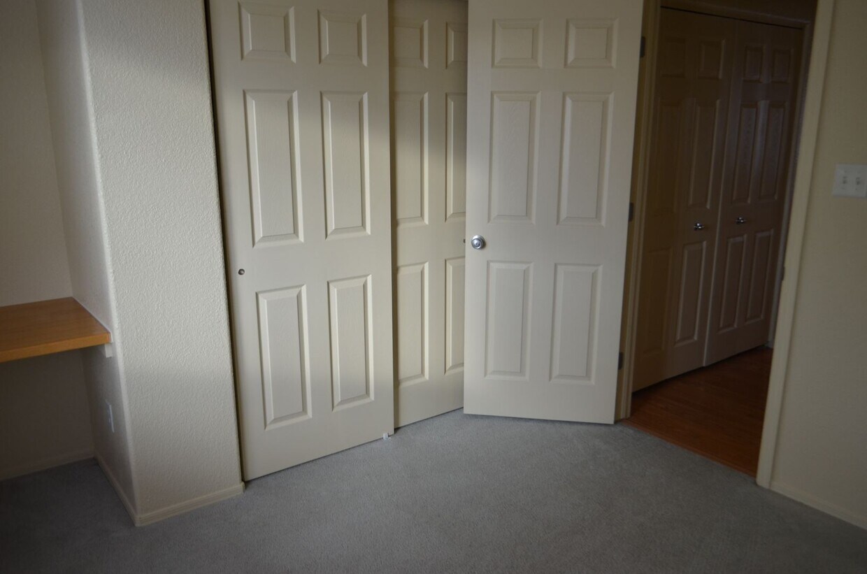Primary Photo - Cul-de-Sac three bedroom two bath split fl...