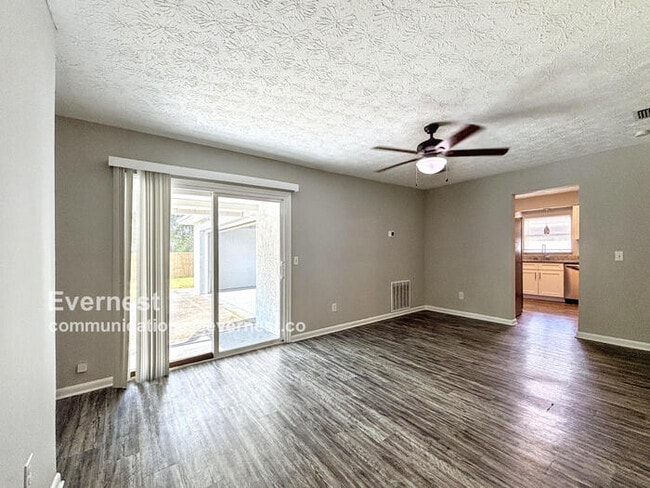 Building Photo - 1327 Chablis Ct N