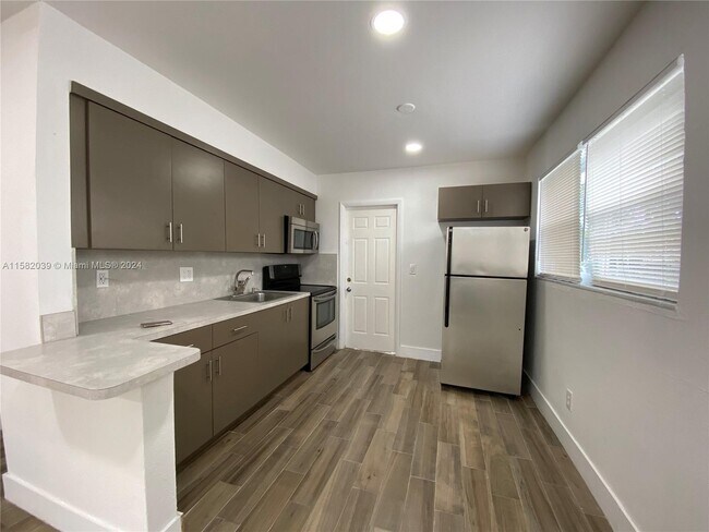 Foto del edificio - 365 NE 55th Terrace