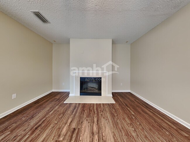 Foto del edificio - 14122 Crestwick Drive East