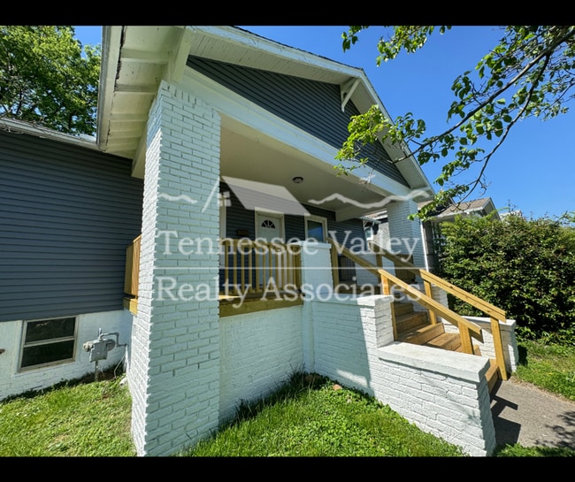 Building Photo - NEWLY RENOVATED with HISTORIC CHARM 2 bed/...