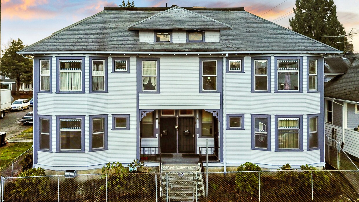 Primary Photo - Charming 2BR Home in Prime Tacoma Location...