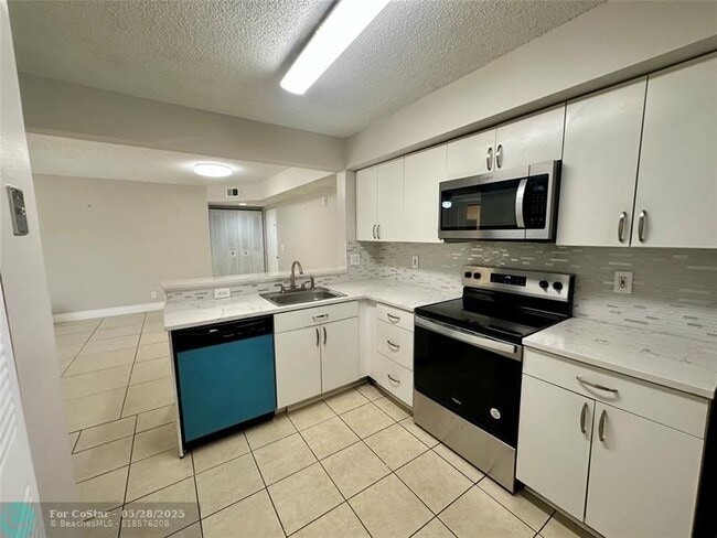 Foto del edificio - 5701 Riverside Dr