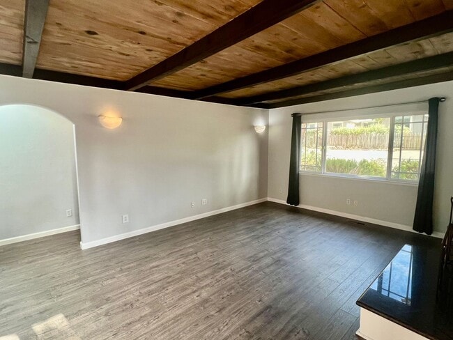 Foto del edificio - Single Family Home in Pacific Grove Neighb...