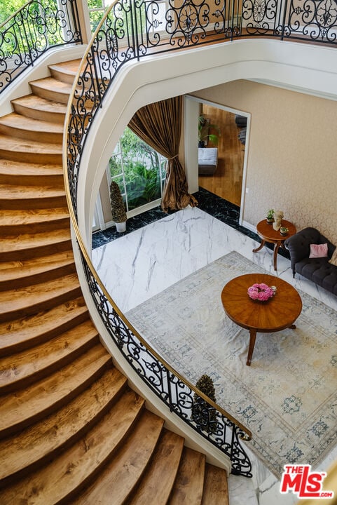 Foto del edificio - 24 Beverly Park Terrace