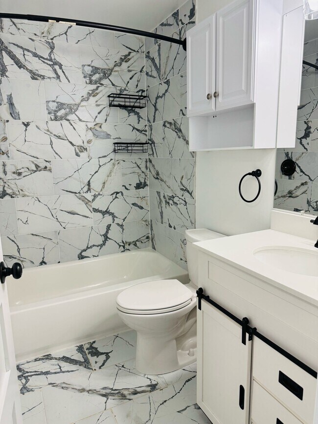 Full Bath (Upstairs) - 12349 Boncrest Dr