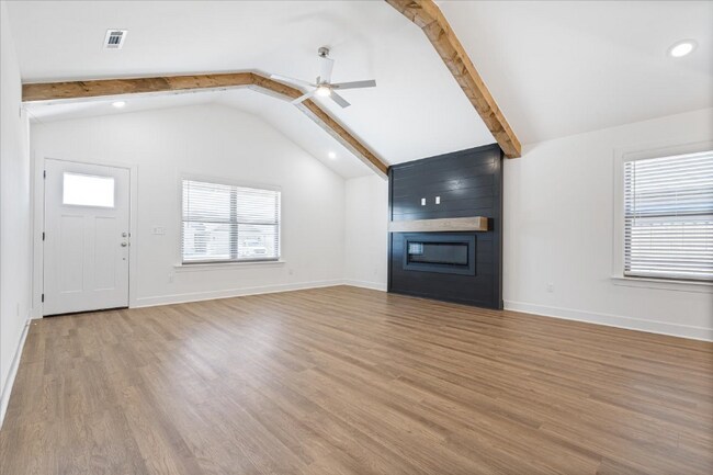 Foto del edificio - 1251 Monarch Rd