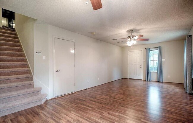 Foto del edificio - 8411 Glen Canyon Dr