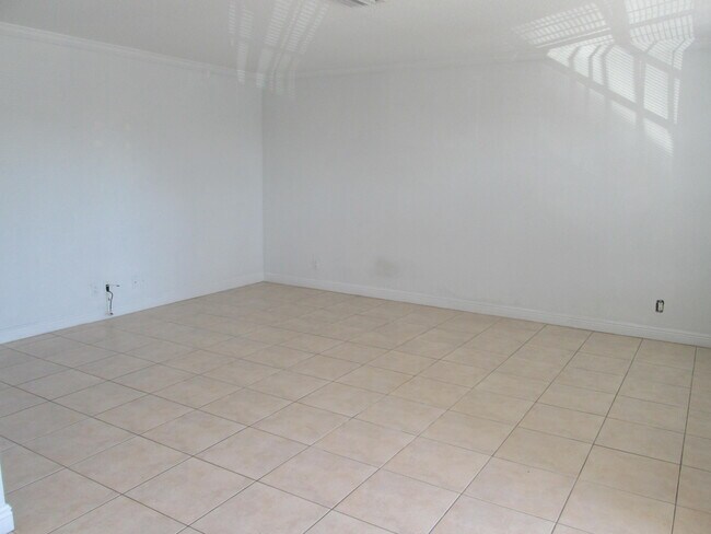 Foto del edificio - 405 N Cypress Dr