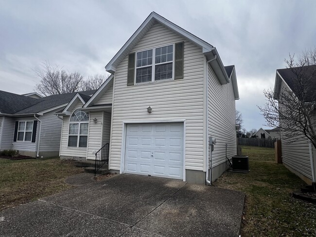 Building Photo - 10414 Pinoak View Dr