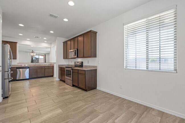 Building Photo - Immaculate & Move-In Ready – Upscale 3BR/2...